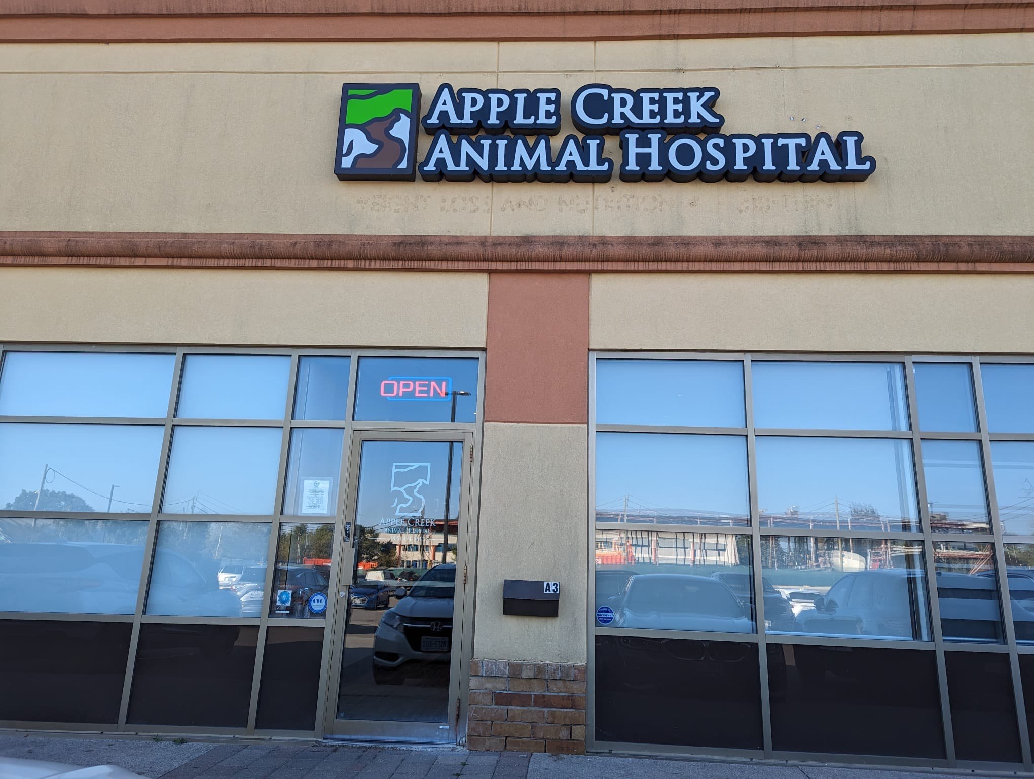 Apple Creek Animal Hospital joins the VCA Canada family of hospitals, Oct 1, 2023.